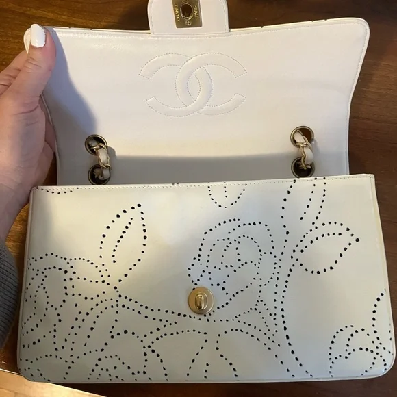 🌸 Chanel Medium Classic Flap - Camelia Ivory Patent Leather 🌸 - Picture 8 of 13